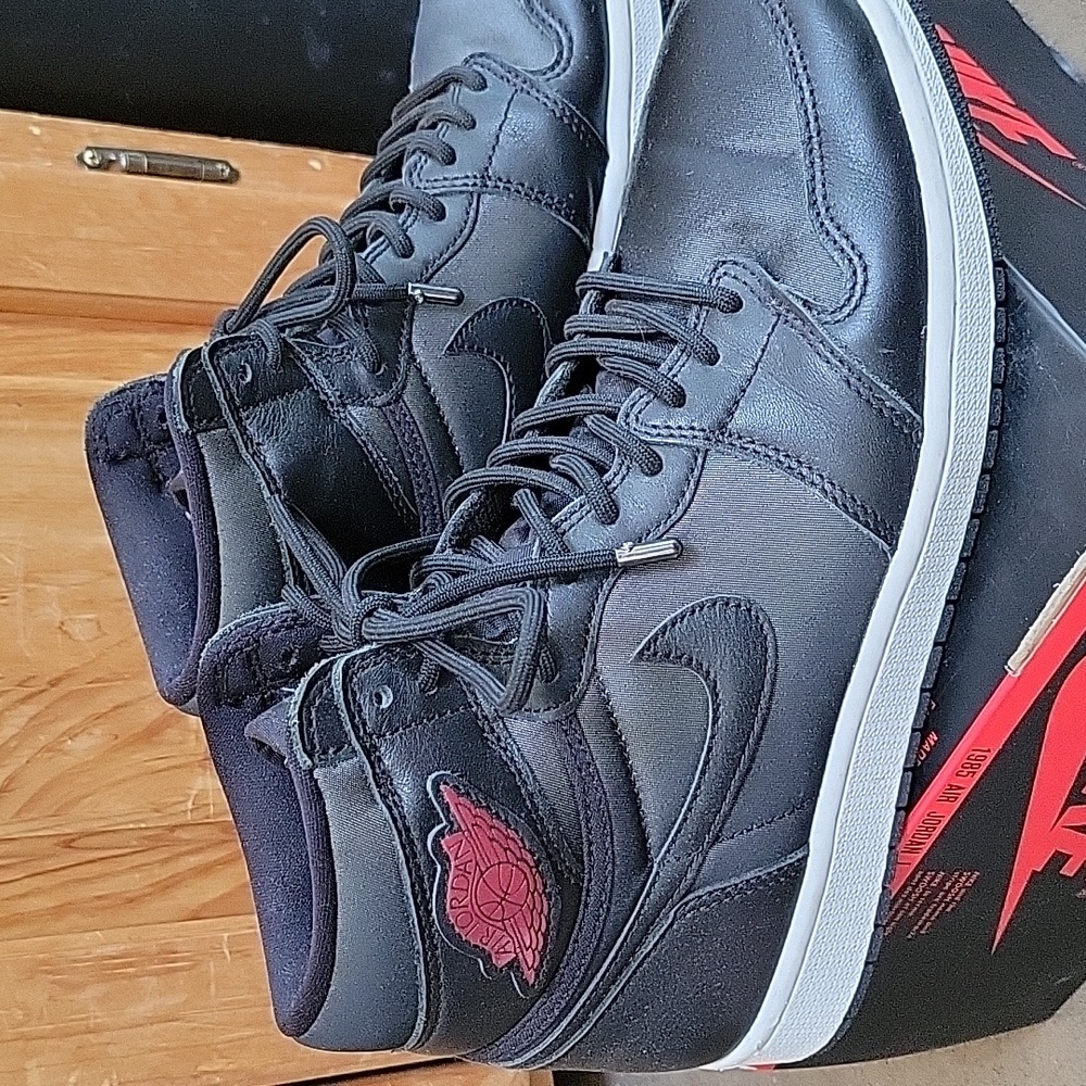 Nike Air Jordan Black Sneakers Sleek Design Comfort Mens 9 With Red